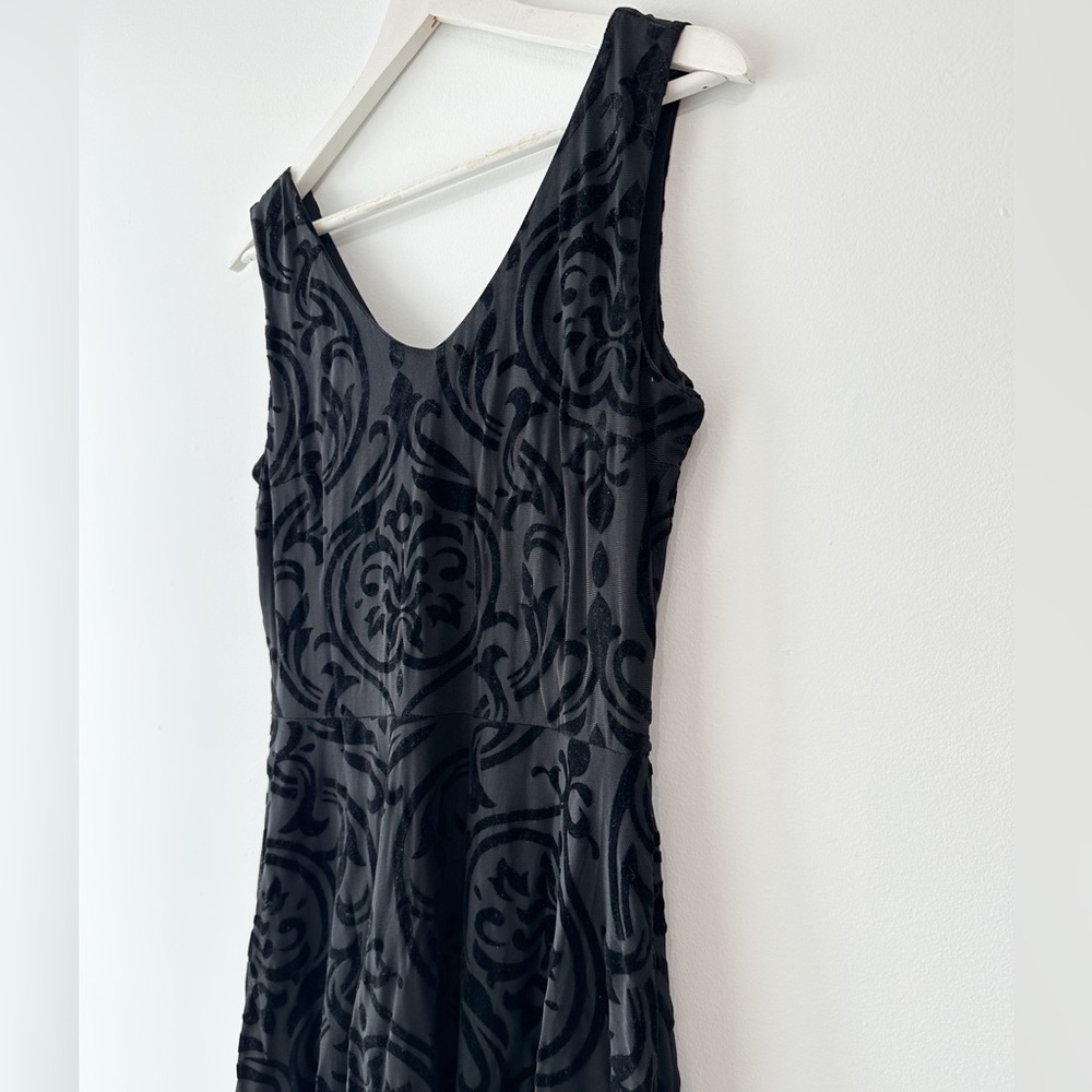 Black Sleeveless Knee Length Dress - V-Neck - Velvet Pattern Detail -Size:Medium - Picture 2 of 8